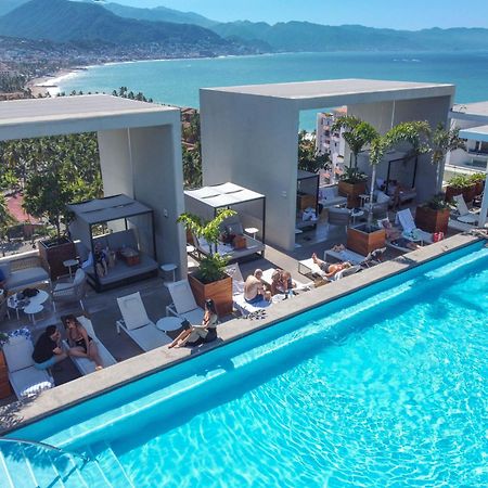 Hotel Mio Vallarta Unique & Different- Adults Only Пуэрто-Вальярта Экстерьер фото Rooftop pool at the hotel