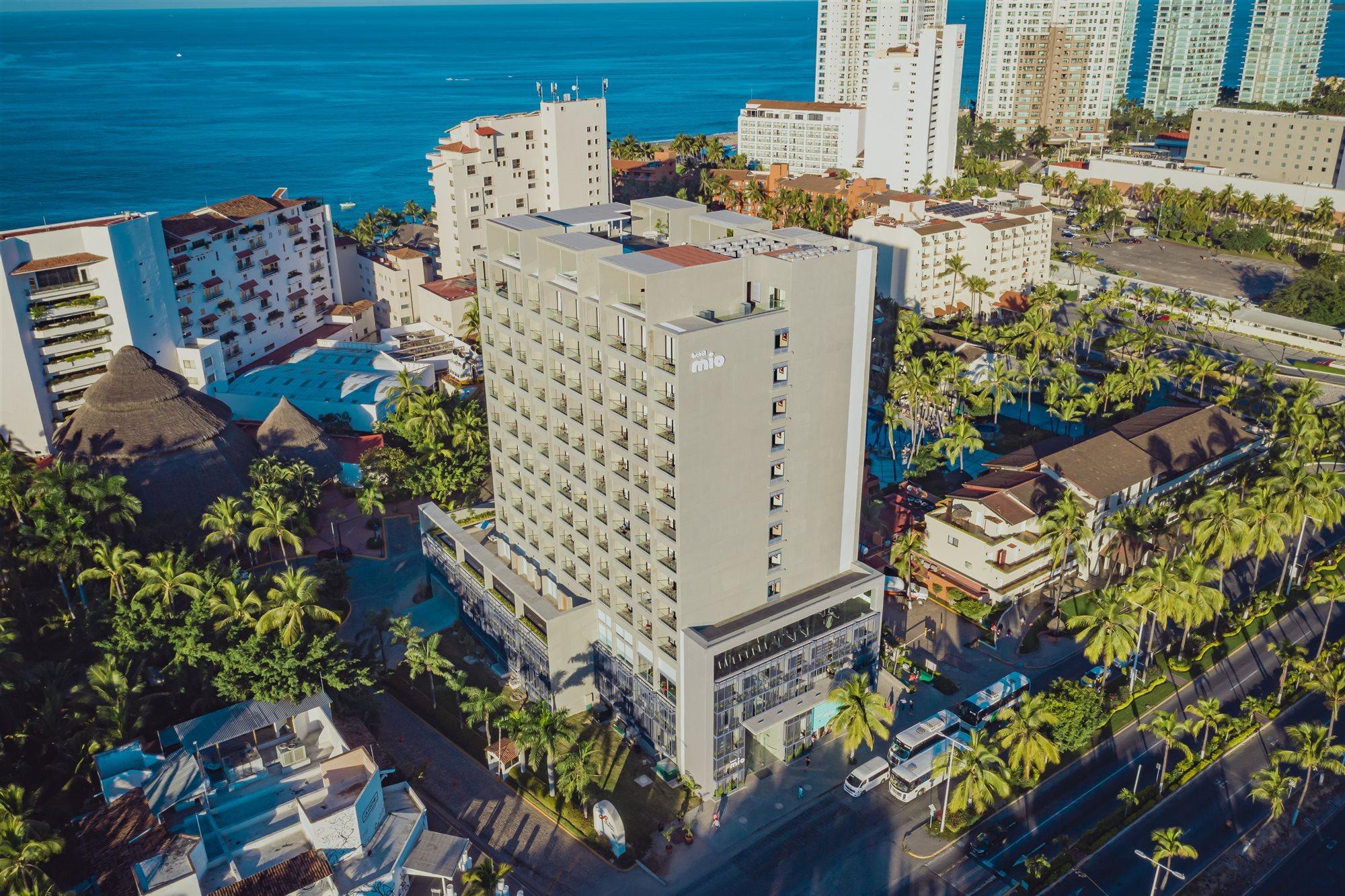 Hotel Mio Vallarta Unique & Different- Adults Only Пуэрто-Вальярта Экстерьер фото Aerial view of the hotel