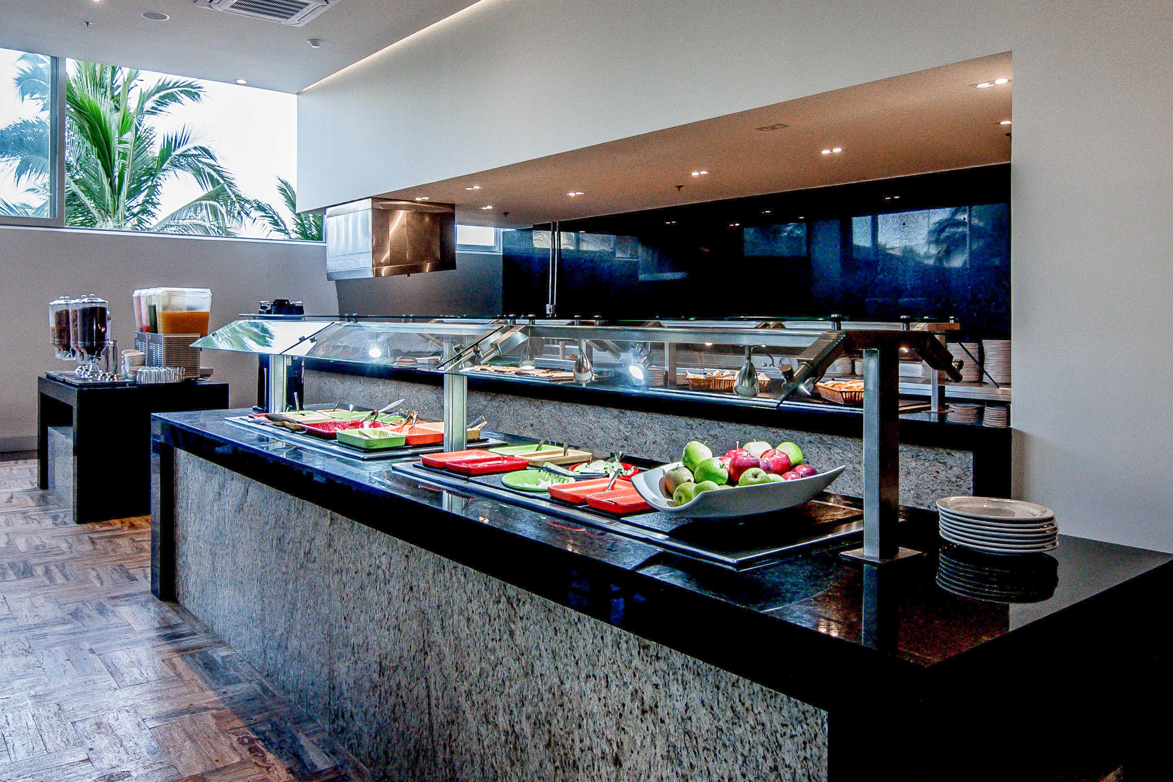 Hotel Mio Vallarta Unique & Different- Adults Only Пуэрто-Вальярта Экстерьер фото A buffet at a hotel