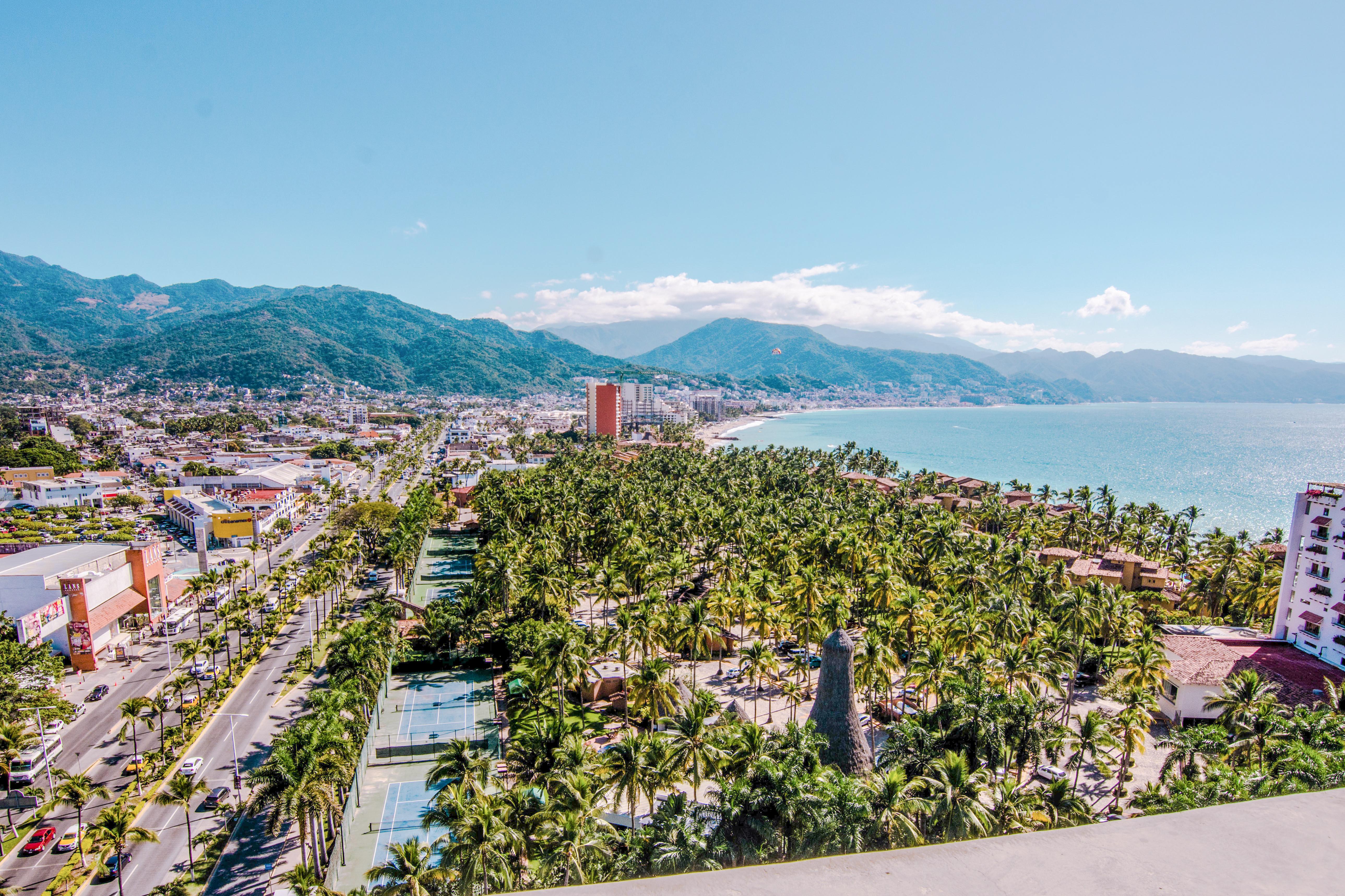 Hotel Mio Vallarta Unique & Different- Adults Only Пуэрто-Вальярта Экстерьер фото La Paz skyline