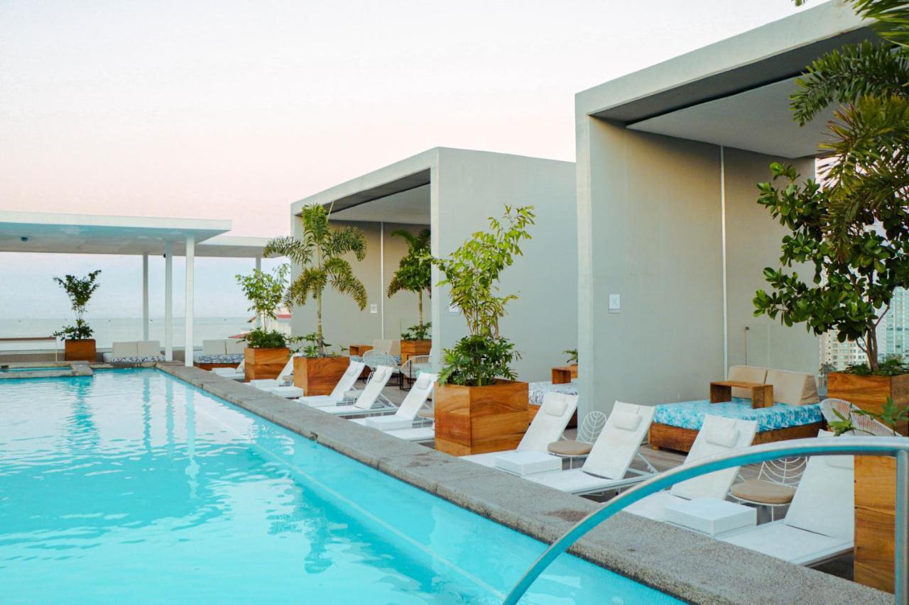 Hotel Mio Vallarta Unique & Different- Adults Only Пуэрто-Вальярта Экстерьер фото The rooftop pool at the Standard