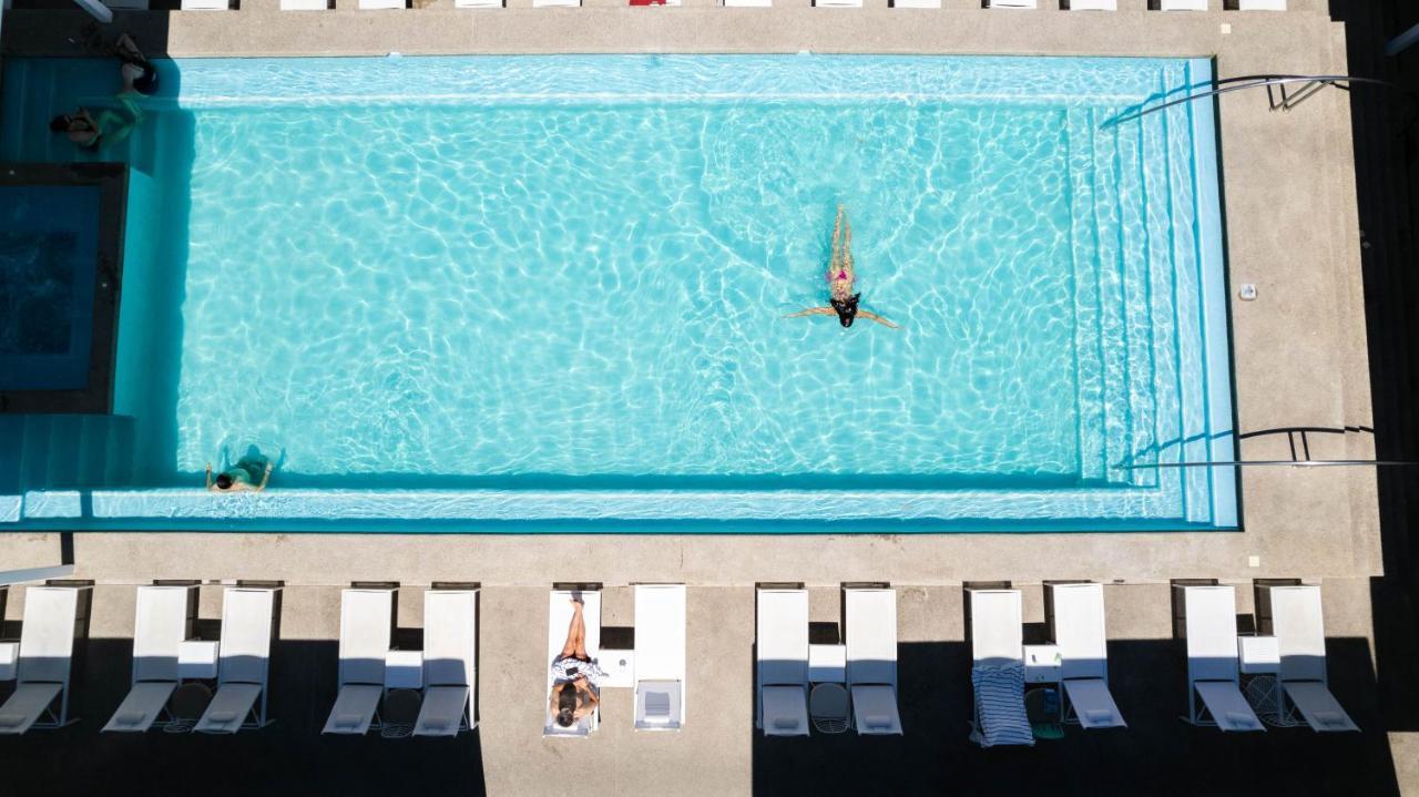 Hotel Mio Vallarta Unique & Different- Adults Only Пуэрто-Вальярта Экстерьер фото The rooftop pool at the Standard East Village