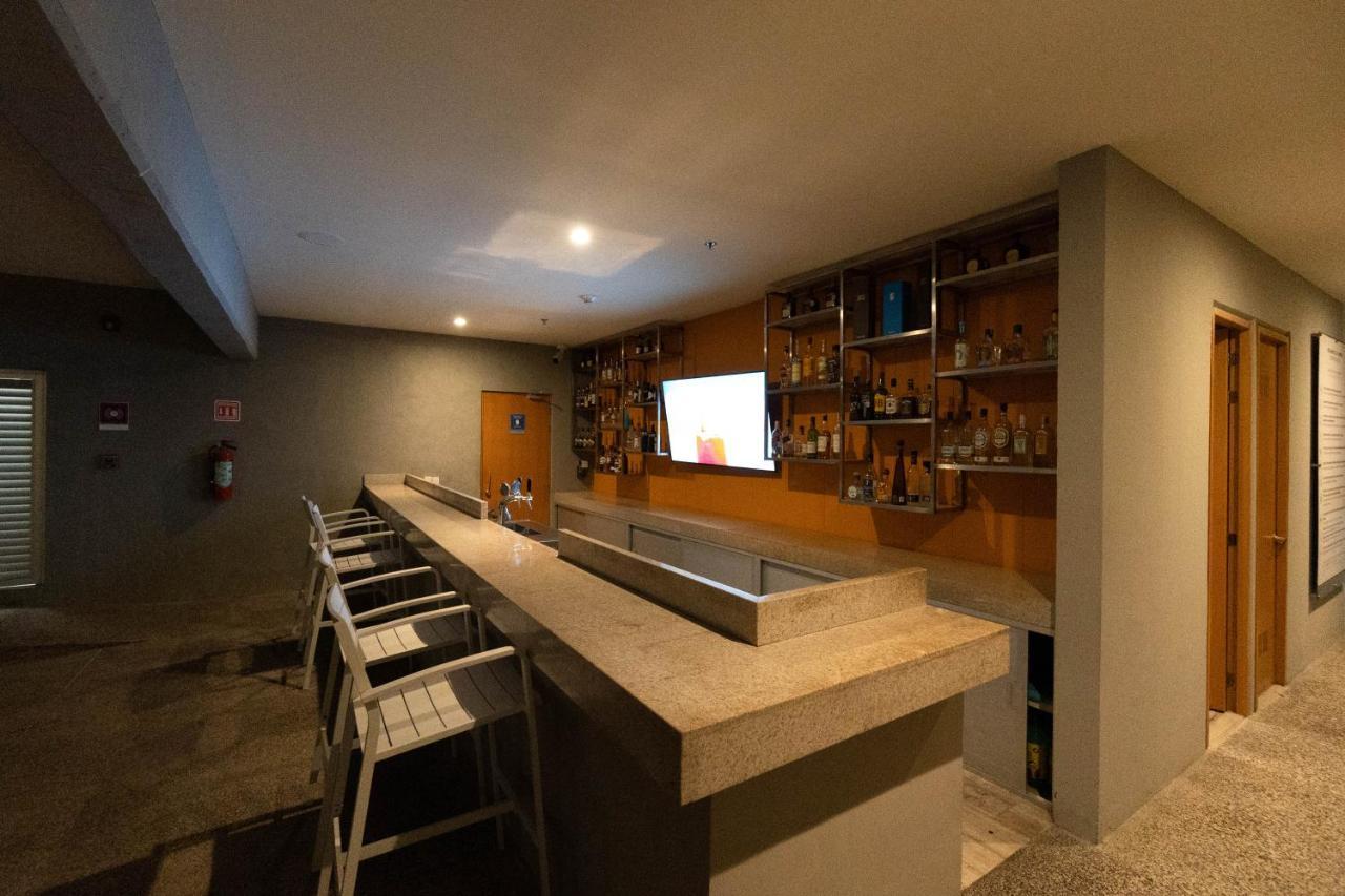 Hotel Mio Vallarta Unique & Different- Adults Only Пуэрто-Вальярта Экстерьер фото A bar in a hotel